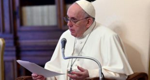 El Papa arremetió contra el modelo económico que explota a las personas y los recursos