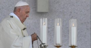 Papa advierte que a la Iglesia le "asusta" acompañar a gente con diversidad sexual