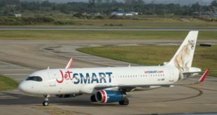 La aerolínea de bajo costo JetSMART pide operar rutas domésticas en Colombia